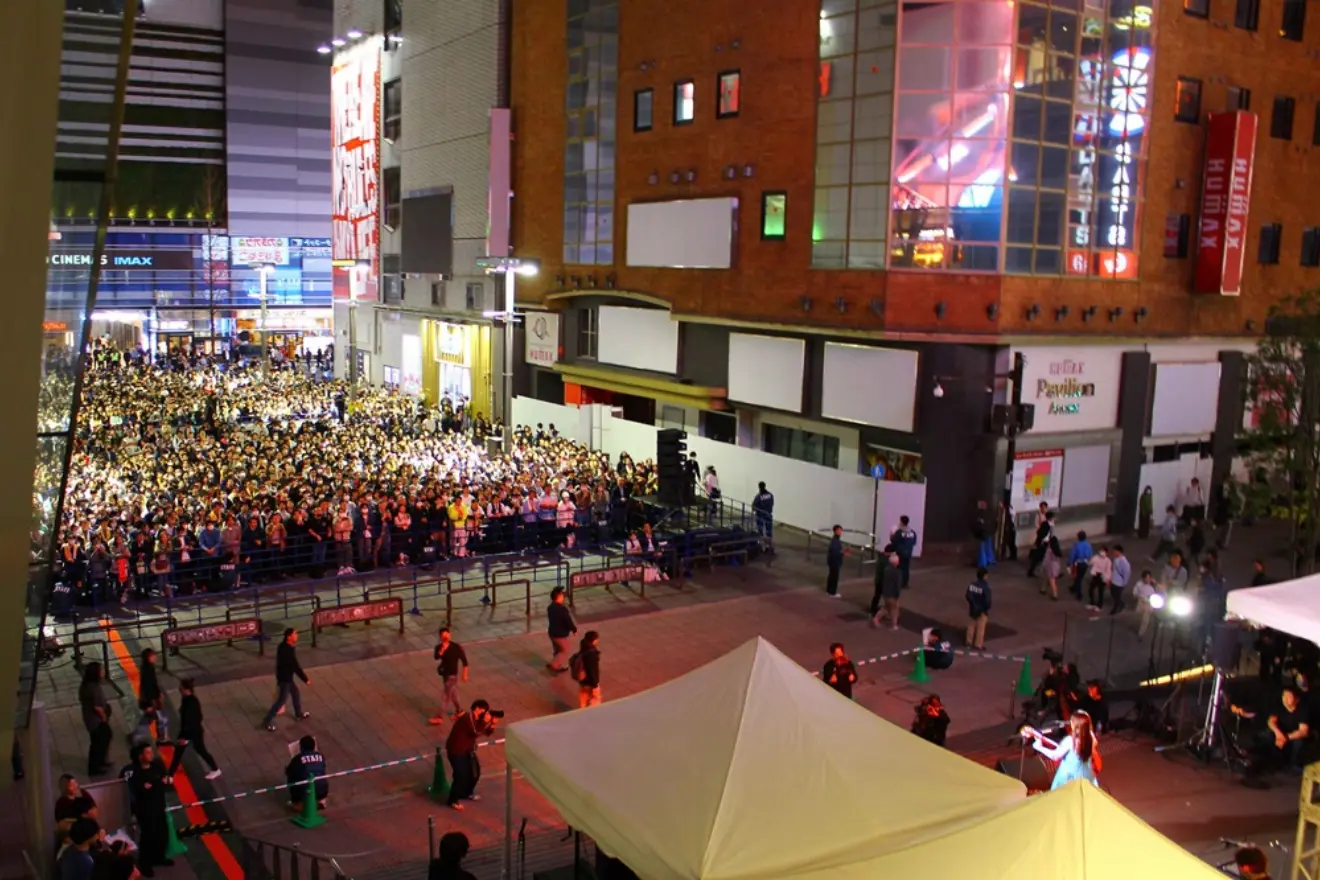 屋外広場・ステージ・ビジョンを同時利用したイベント開催