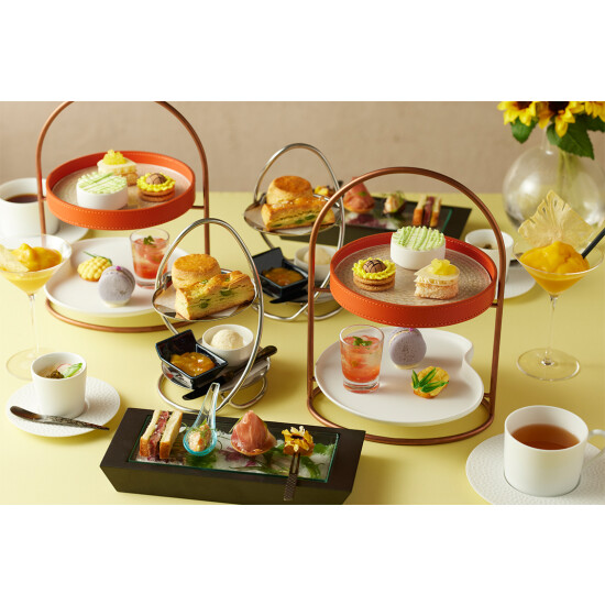 夏の味覚を取り入れた、絶景アフタヌーンティー