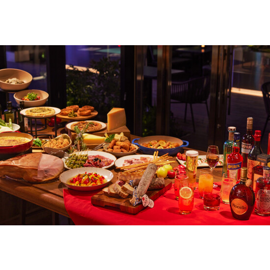 JAM17 BAR「Thursday aperitivo」｜生演奏とともに楽しむ、イタリアンブッフェ＆ドリンクの木曜限定イベント